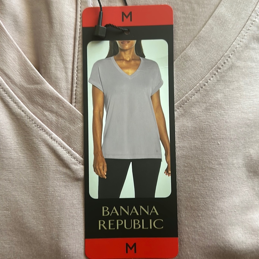 NWT Banana Republic Short Sleeve V-Neck Side Seam Slit color pink Top Size M
